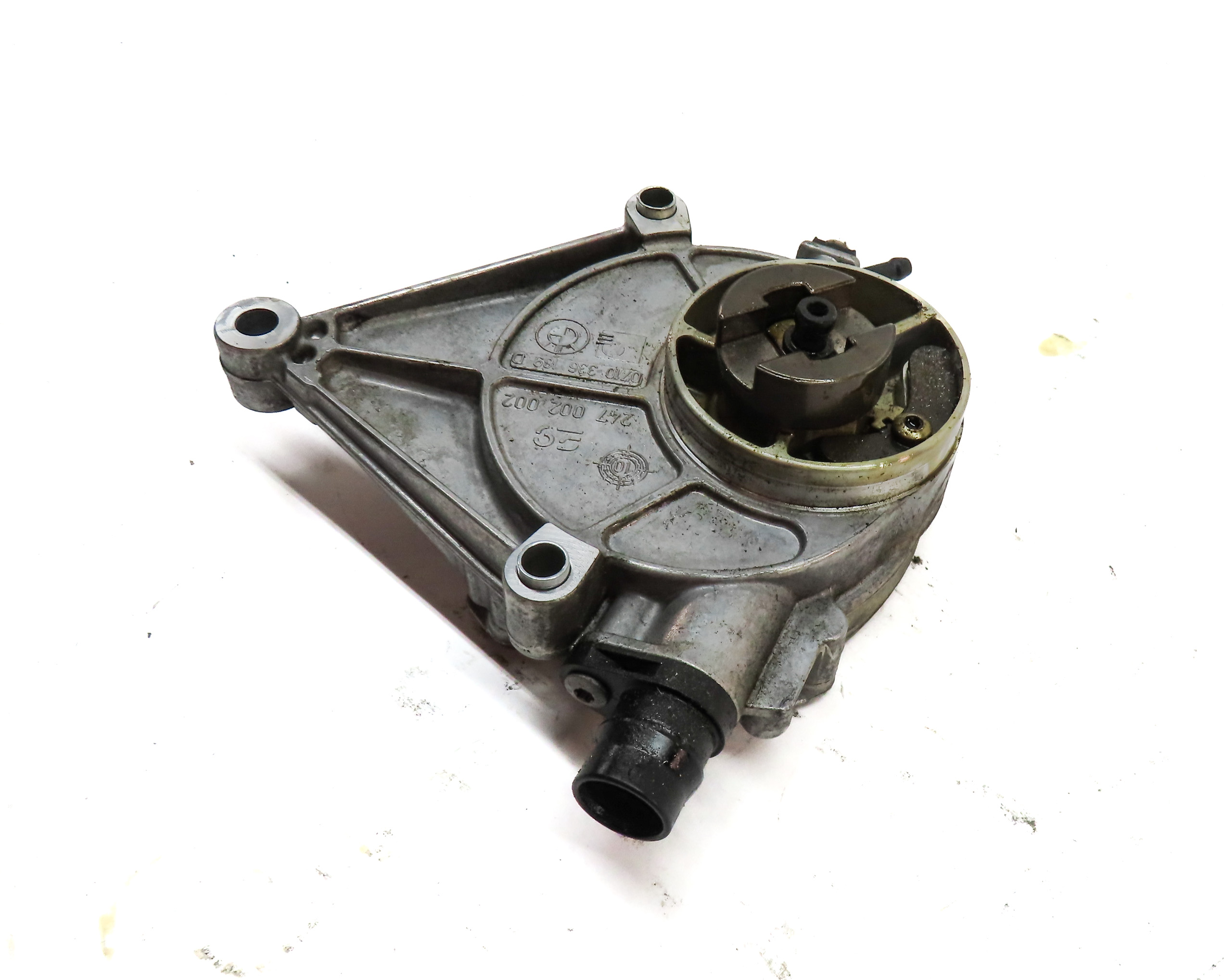 13-18 BMW 2 3 4 5 X1 X3 X4 X5 Z4 (F10 F22 F25 F30 F32) 2.0L TURBO VACUUM PUMP — exact item pictured